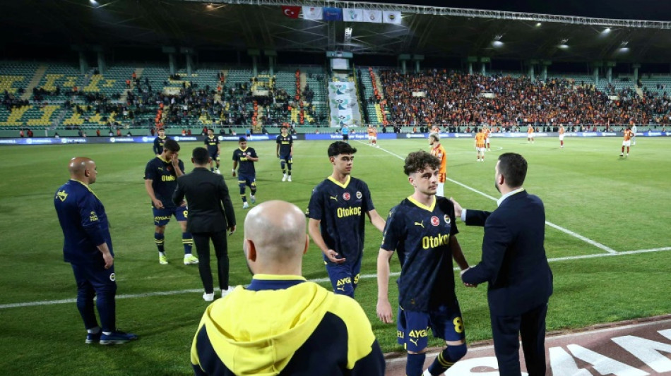 Fenerbah&ccedil;e abandona final da Supercopa da Turqu&iacute;a aos 3 minutos de jogo