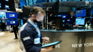 Wall Street ouvre en hausse, portée par de bons indicateurs et des résultats d'entreprises