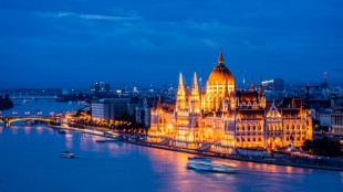 Moody's lowers city of Budapest's rating to junk
