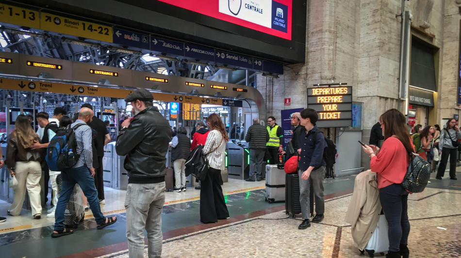 Treno Italo colpito da fulmine,fermo sulla Milano-Bologna