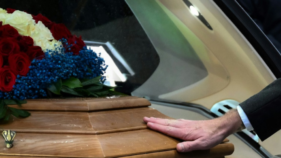 Hallan cadáveres en descomposición en una funeraria de EEUU