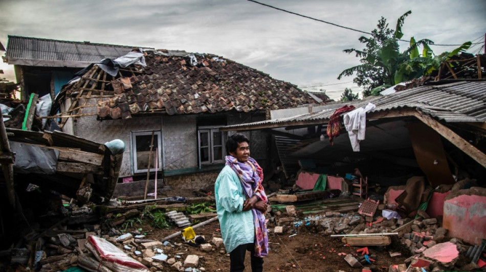 B&uacute;squeda de supervivientes en Indonesia tras sismo que mat&oacute; a 162 personas