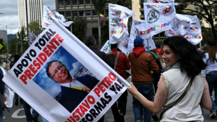 Milhares marcham e fazem bloqueios na Col&ocirc;mbia em apoio a reformas de Petro