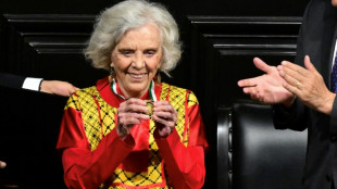 Escritora Elena Poniatowska recibe m&aacute;xima distinci&oacute;n en M&eacute;xico