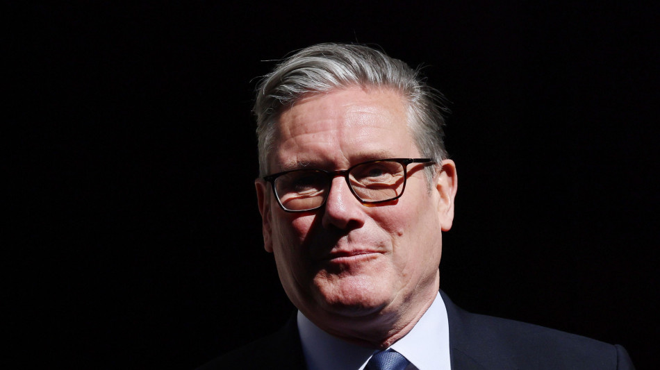 Starmer torna a respingere le accuse sul caso Mandelson, 'non mi dimetter&ograve;'