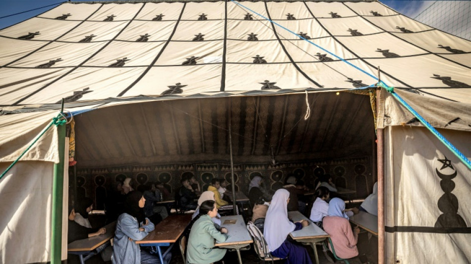 Au Maroc, reprendre l'école sous tente et vouloir "oublier la tragédie"