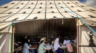 Au Maroc, reprendre l'école sous tente et vouloir "oublier la tragédie"