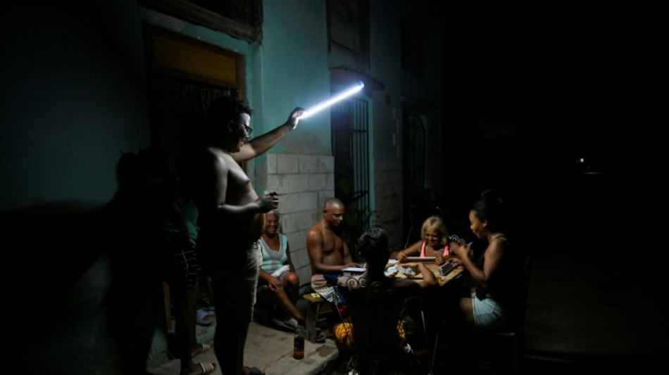 Cubanos se resignan a pasar la primera noche de un nuevo apagón general