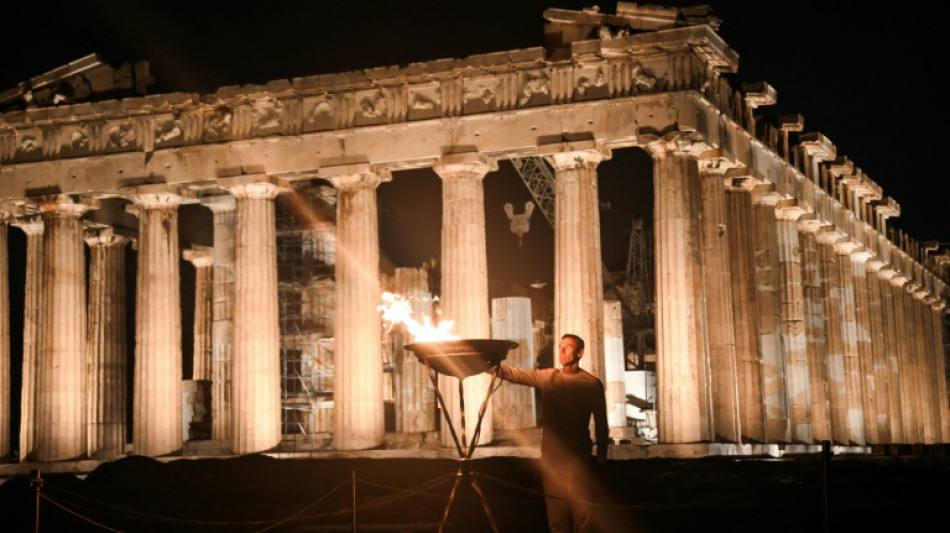 Grécia entrega chama olímpica aos organizadores dos Jogos de Paris 2024