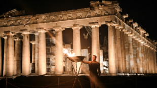 Grecia entrega la llama olímpica a los organizadores de París-2024