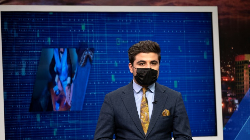 Afghanistan: les pr&eacute;sentateurs t&eacute;l&eacute; masqu&eacute;s par solidarit&eacute; avec les pr&eacute;sentatrices
