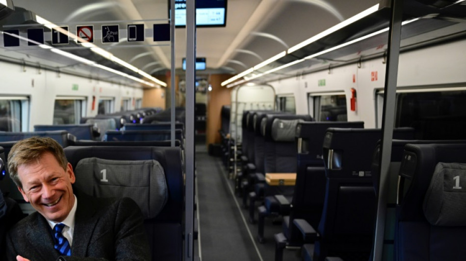 Bahn stellt Zweierabteil f&uuml;r ICE der Zukunft und "digitales Handtuch" vor