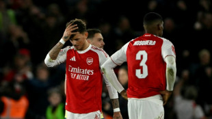 Sputtering Arsenal face test of character in Sporting clash