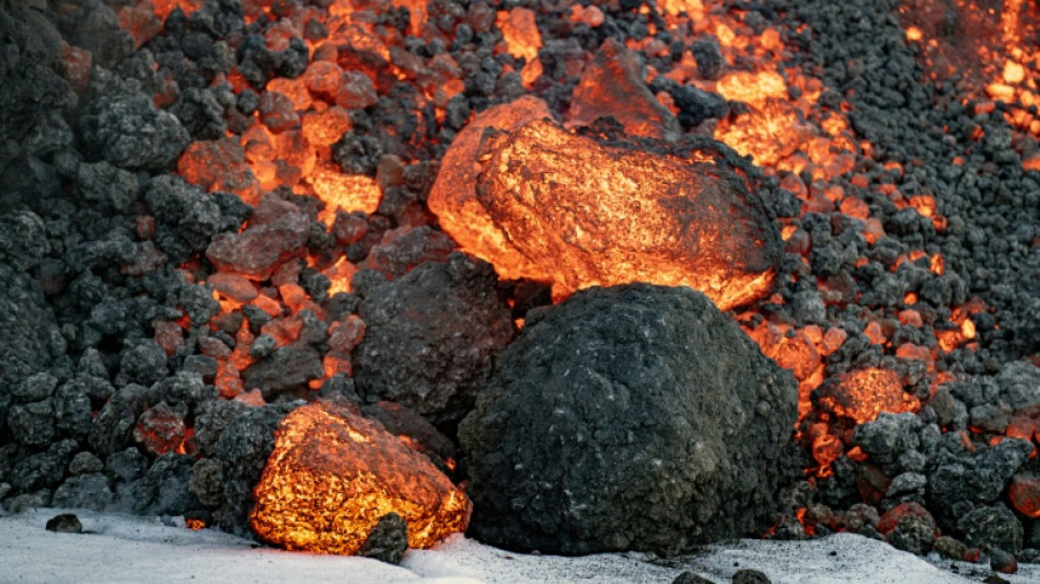 Des randonneurs mal &eacute;quip&eacute;s &agrave; l'assaut de l'Etna pour faire des selfies