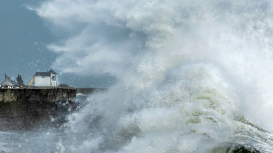 Temp&ecirc;te Ciaran: plusieurs d&eacute;partements du nord-ouest en alerte maximale