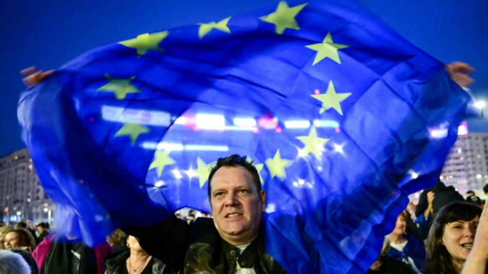 Rom&ecirc;nia repete elei&ccedil;&atilde;o presidencial com extrema direita como favorita