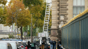 Casse du musée du Louvre: des suspects interpellés mercredi en cours de défèrement