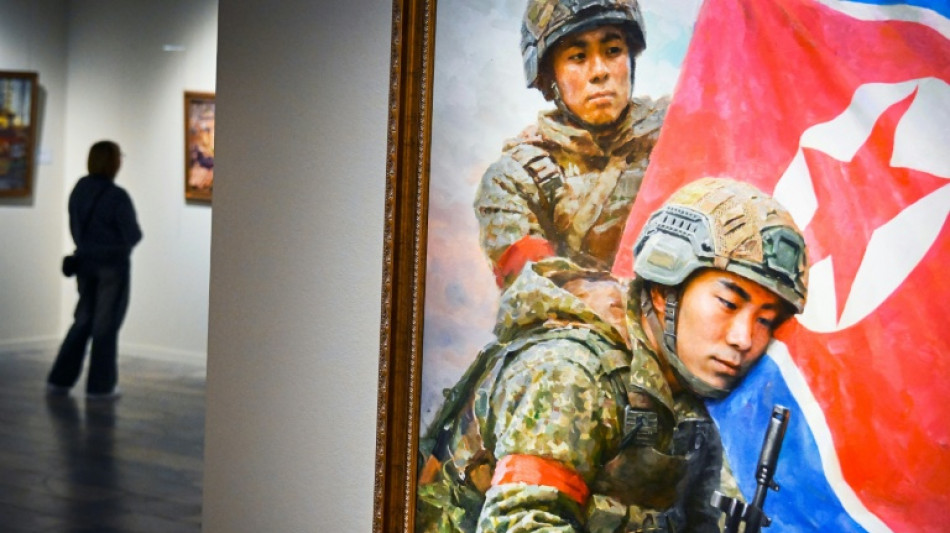Kim, kimchi et mitraillettes : &agrave; Moscou, des peintures c&eacute;l&egrave;brent l'alliance avec Pyongyang