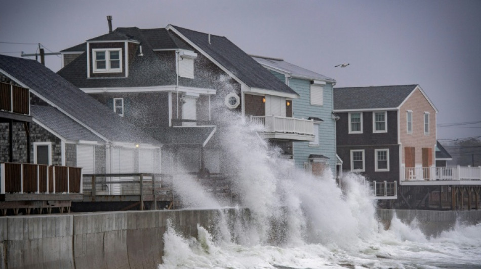Powerful storm pummels US Northeast