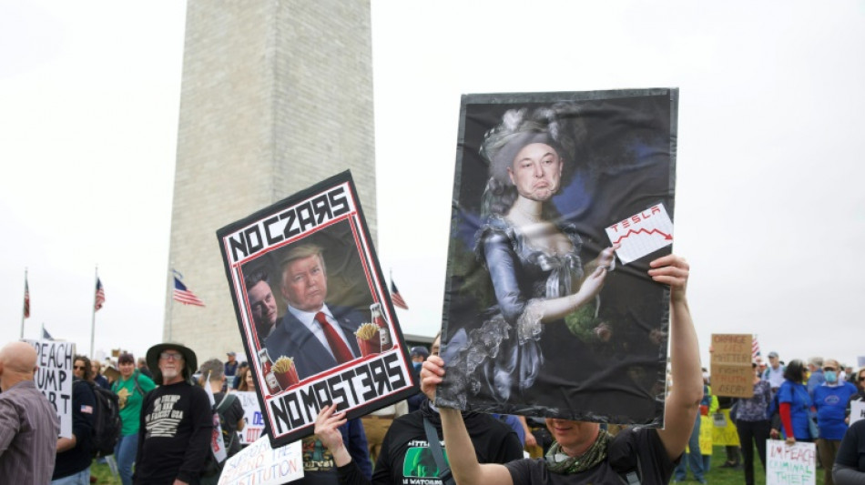 Dezenas de milhares v&atilde;os &agrave;s ruas nos EUA contra Donald Trump