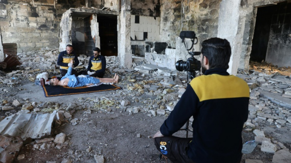 Forts de leur exp&eacute;rience de guerre, des Syriens en aide aux Ukrainiens