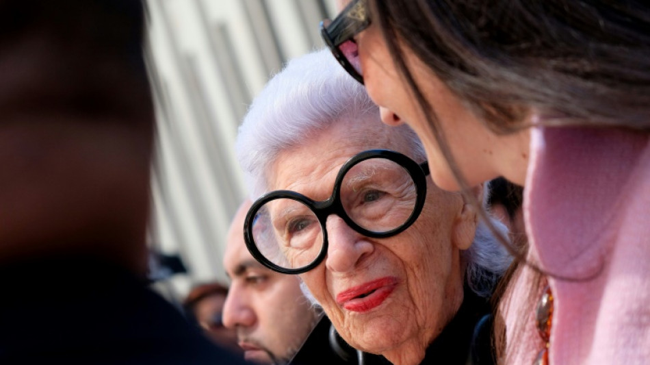 Morre aos 102 anos a designer americana Iris Apfel