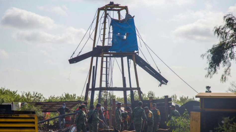 Presidente de M&eacute;xico supervisa en el terreno labores de rescate de mineros 