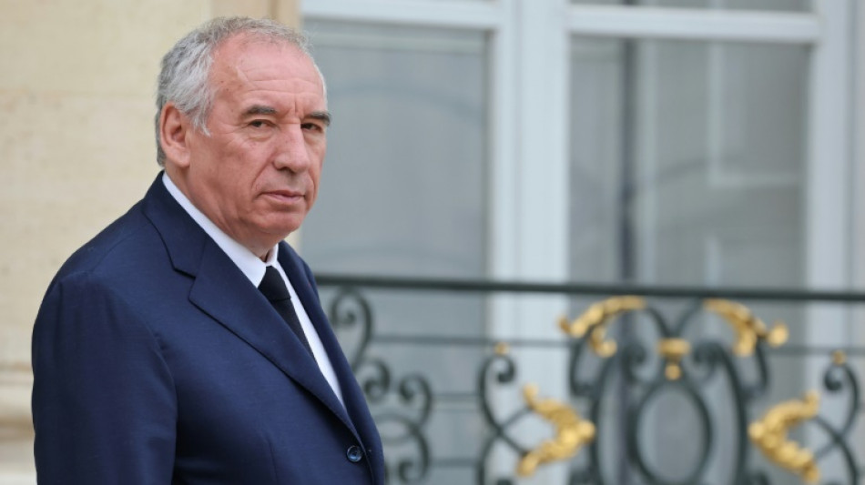 Budget: critiqu&eacute; de toutes parts, Bayrou veut croire un compromis possible 