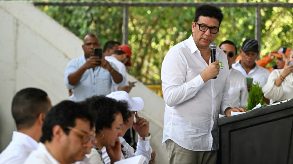Ex-paramilitares pedem que governo da Col&ocirc;mbia retome processo de paz