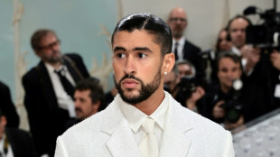 Bad Bunny e Jennifer L&oacute;pez ser&atilde;o anfitri&otilde;es do Met Gala