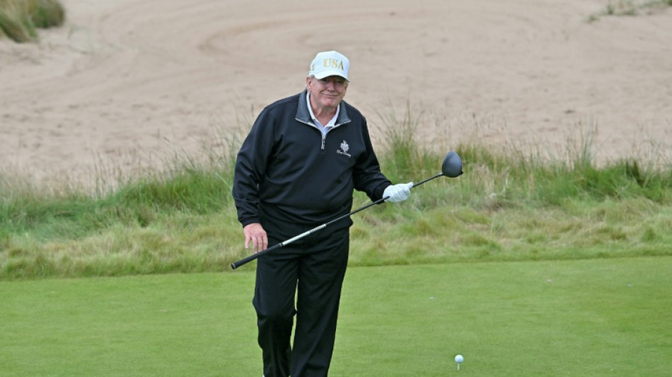 Trump conclui visita &agrave; Esc&oacute;cia com inaugura&ccedil;&atilde;o de campo de golfe