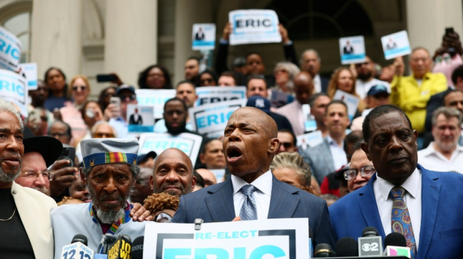 New Yorks B&uuml;rgermeister greift bei Wahlkampfauftakt linksgerichteten Rivalen an