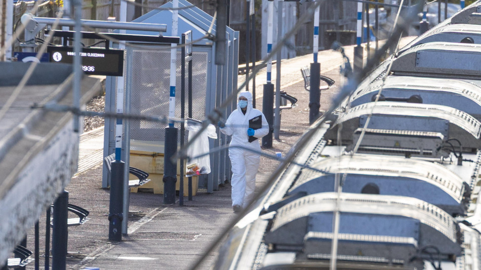 Accoltellamento sul treno a Londra, sospettato solo un uomo