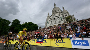 Tour de France: à Montmartre, la mythique rue Lepic en ébullition avant la montée du peloton