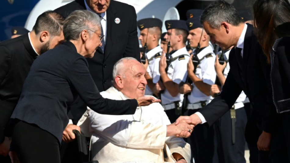 Papst trifft in Marseille mit Macron zusammen und feiert Messe im Stadion