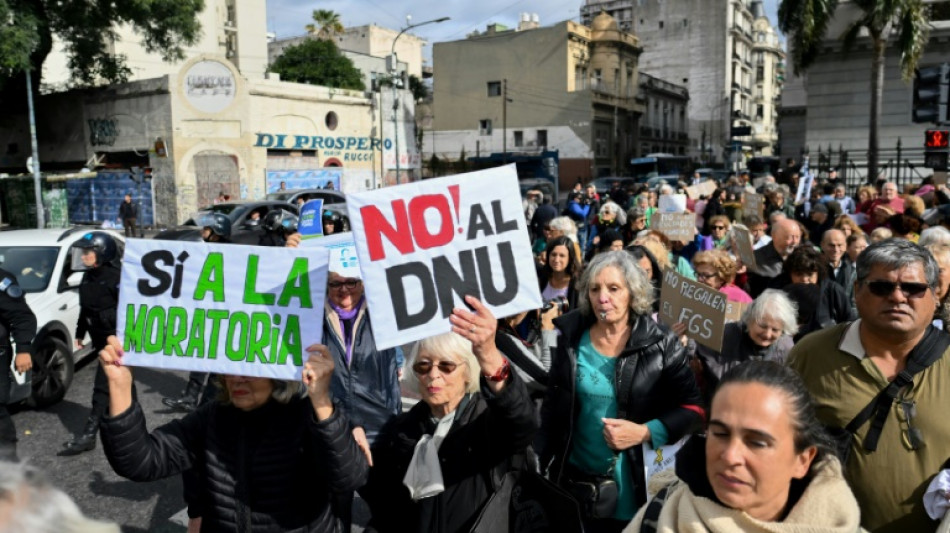 Milei enfrenta segunda greve geral contra 'ajuste brutal' na Argentina