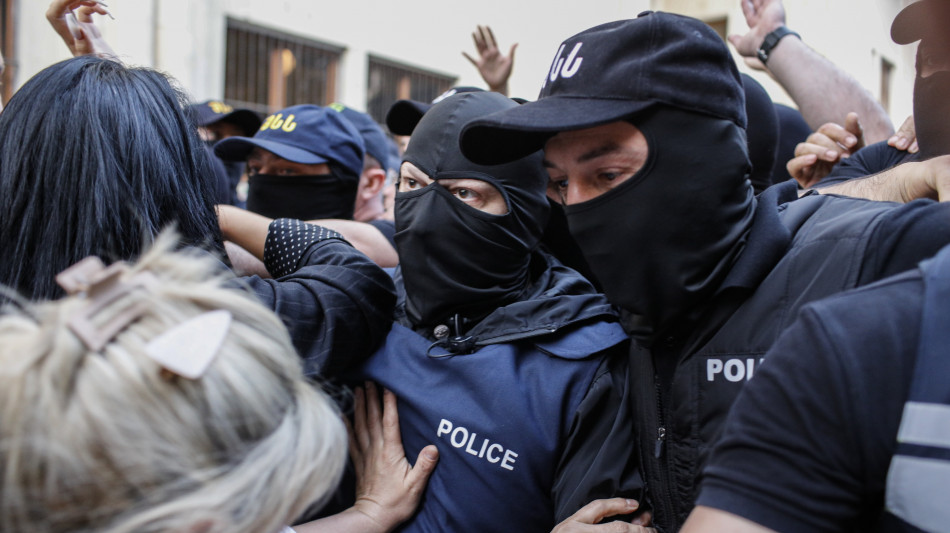 S&igrave; del Parlamento della Georgia alla 'legge russa'