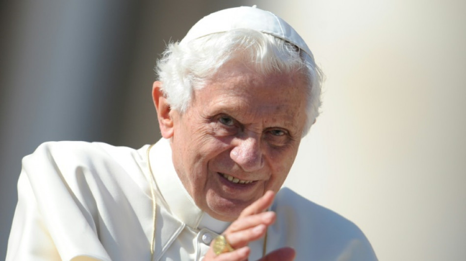 Hommage &eacute;mu du pape Fran&ccedil;ois &agrave; Beno&icirc;t XVI, mort &agrave; 95 ans