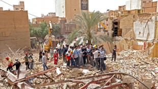 Sube a 41 muertos el balance del derrumbe de un edificio en Ir&aacute;n