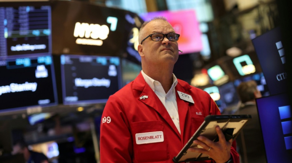 Wall Street cl&ocirc;ture sans direction claire avant d'importants rendez-vous
