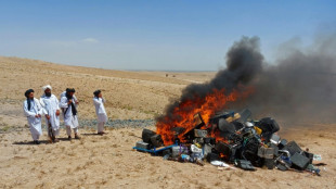 Taliban verbrennen beschlagnahmte Musikinstrumente auf Scheiterhaufen
