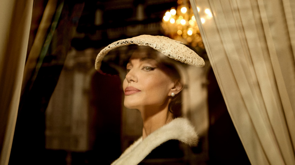 Maria di Larra&iacute;n con Jolie in concorso a Venezia esce con 01