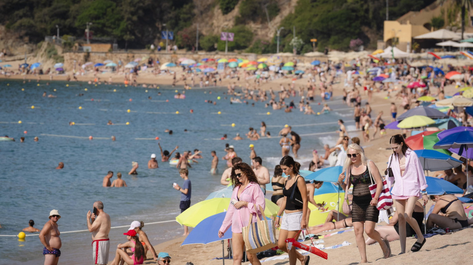 Il caldo spinge le prenotazioni a settembre, italiani scelgono Mediterraneo e Spagna