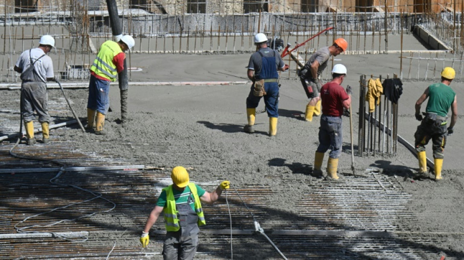 Bundestag stimmt f&uuml;r Anhebung des Mindestlohns auf zw&ouml;lf Euro ab Oktober