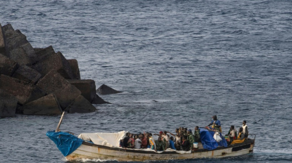Nouvelle journ&eacute;e de recherches au large des Canaries pour au moins 48 migrants disparus 