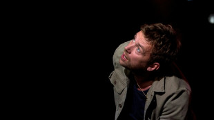 Yoga &eacute; melhor que hero&iacute;na, afirma Damon Albarn, l&iacute;der do Blur