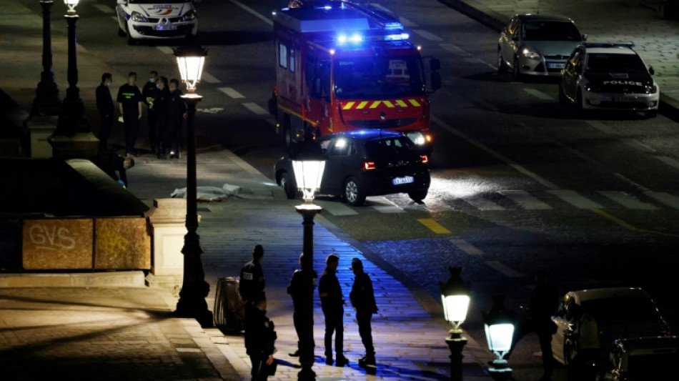 Morts sur le Pont-Neuf &agrave; Paris: le policier tireur entendu par l'IGPN