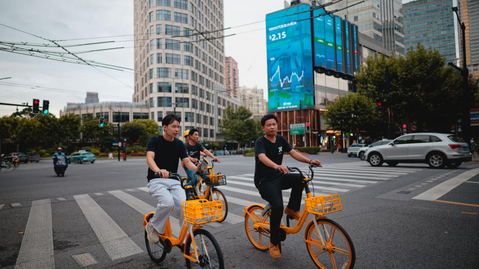 Borsa: Hong Kong positiva, apre a +0,51%
