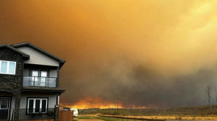 Le feu se rapproche d'une ville p&eacute;troli&egrave;re de l'ouest du Canada