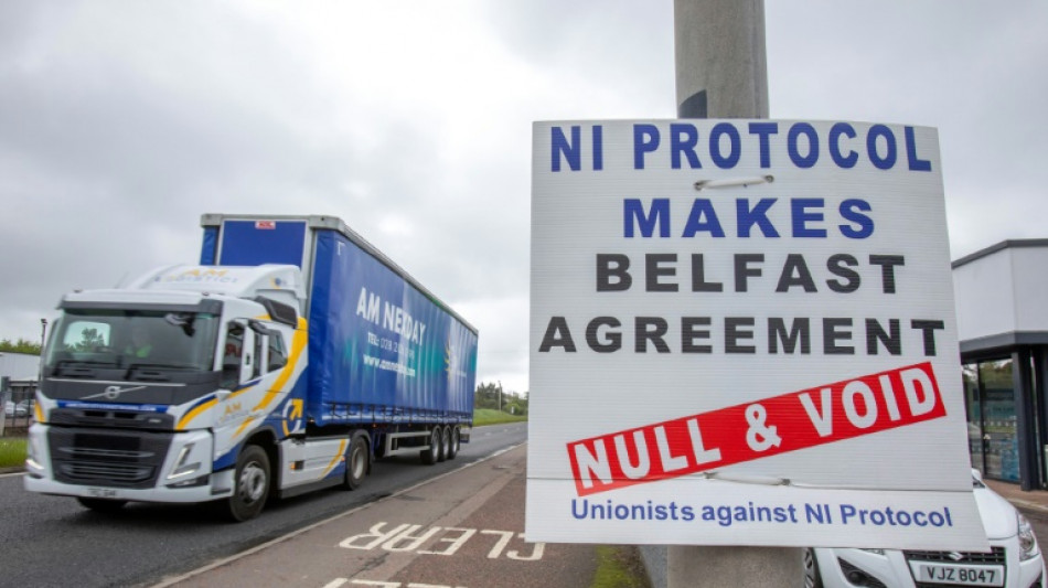 Irlande du Nord: Londres lance la r&eacute;vision du statut post-Brexit, au grand dam des Europ&eacute;ens